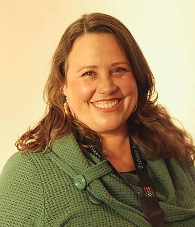 Dr Annalee Stearne